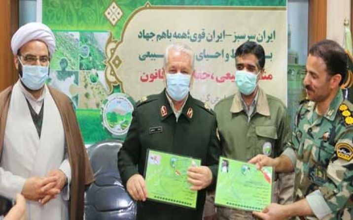 فعالان مبارزه با قاچاق چوب در قم تجلیل شدند فعالان مبارزه با قاچاق چوب در قم تجلیل شدند